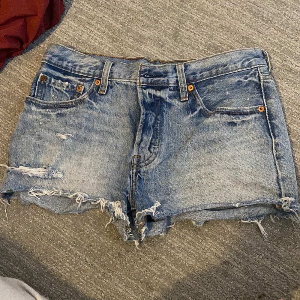 W28 Levi 501 light denim jean shorts